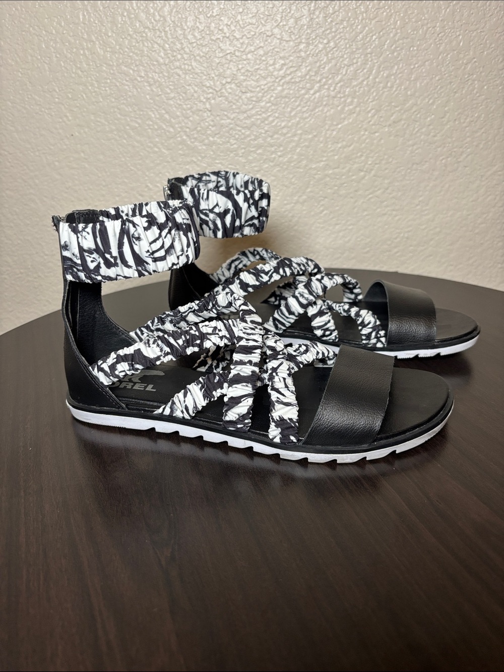 Sorel Women's Ella II Ankle Strap Leather Sandals White & Black, Size 8